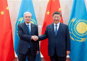 习近平会见哈萨克斯坦总统托卡耶夫
